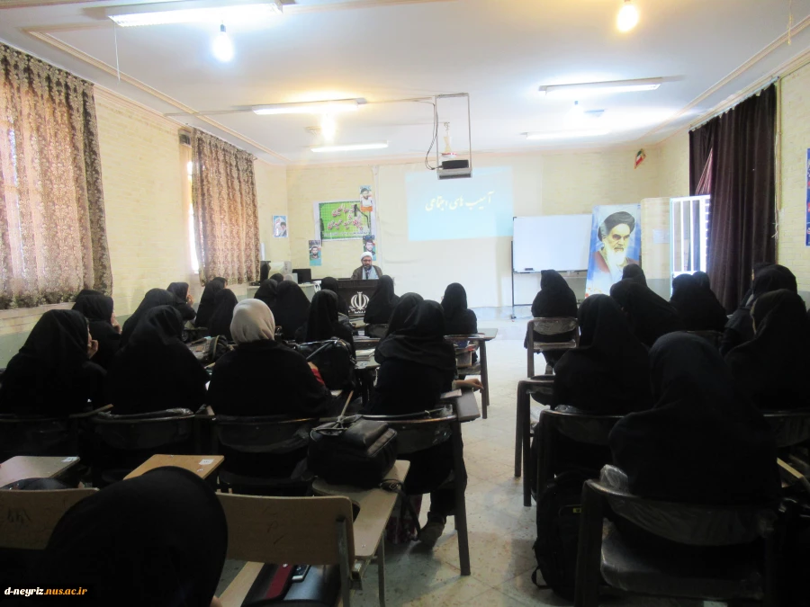 سخترانی ریاست محترم دادگستری در جمع دانشجویان آموزشکده فنی و حرفه ای دختران نی ریز 2