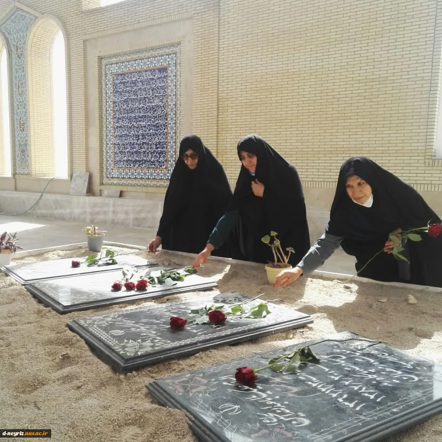 گلباران قبور شهدای گمنام شهرستان نی ریز توسط کارکنان آموزشکده فنی و حرفه ای دختران نی ریز 2